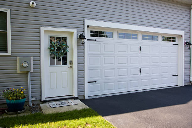 24/7 Emergency Garage Door Panel Replacement experts in Holly Hill, FL